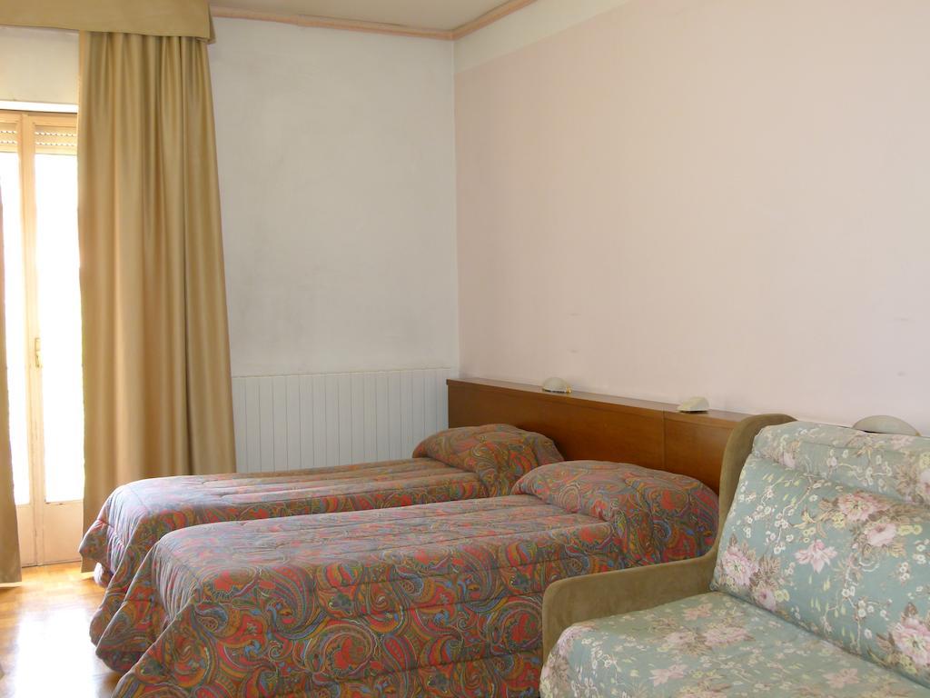 Hotel Cursula Cascia Zimmer foto